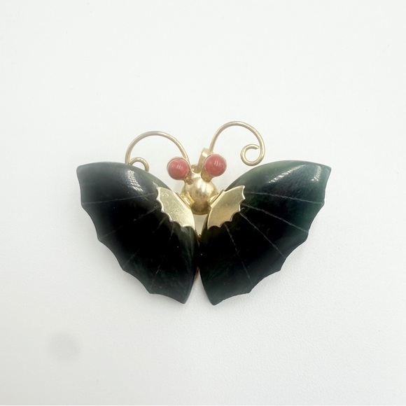 Vintage Asian Jade Butterfly Brooch/Pendant with Coral Eyes - Picture 8 of 9